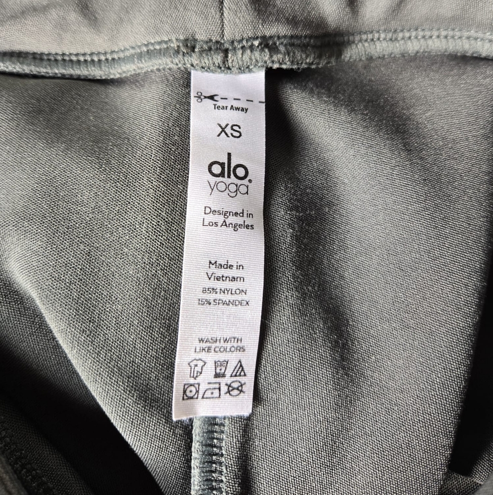 Alo Yoga Airbrush Flutter Leggings Size XSmall Green Color - Picture 4 of 6